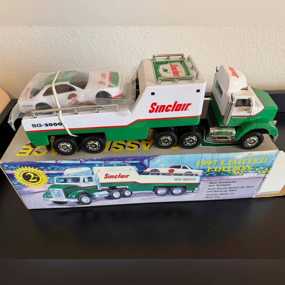 Sinclair SG-2000 Toy Truck and Race Car - Green and White